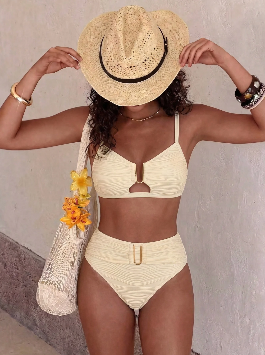 Biquíni com Bojo Hot Pant Feminino Regulável Detalhes em U